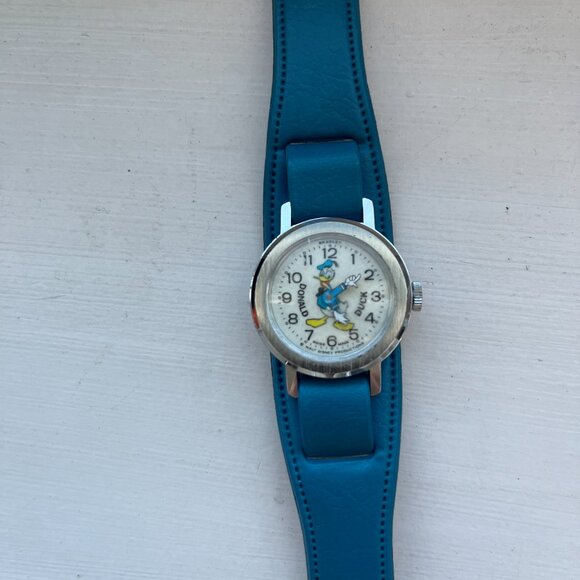 Vintage 1970s Swiss Bradley Walt Disney Donald Duck wristwatch blue band RARE!